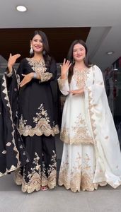 Conjunto Sharara de Georgette Indio Pakistaní, Hermoso y Elegante, Conjunto Sharara Étnico Pesado en Blanco y Negro, Conjunto para Fiesta y Boda para Mujer - Product Image 4