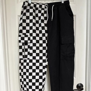 กางเกงคาร์โก้สีดำสีขาวสำหรับผู้หญิง LG ดึงบนกระดานหมากรุก - Product Image 1