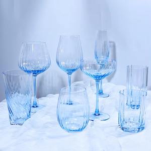 L'attrait esthétique des verres à vin en verre de couleur ciel améliore la photographie et la présentation pour les événements spéciaux - Product Image 1