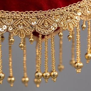 Capelet en velours rouge avec broderie de paon doré et franges de perles, style classique personnalisable - Product Image 3