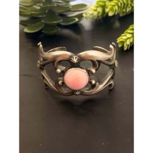 กำไลข้อมือเปลือกหอยสีชมพู Chimney Butte และเงินสเตอร์ลิง เครื่องประดับแฟชั่น - Product Image 1