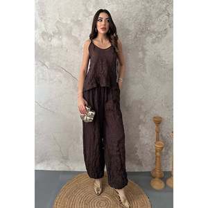 Conjunto de Blusa y Pantalones con Cuello Halter Marrón - Marrón - Product Image 1