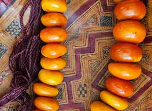 Venta al por mayor de fábrica de moda redondo todos los tamaños sangre ámbar Rosario resina ámbar cuentas de resina de calidad superior ámbar con cuentas - Product Image 3