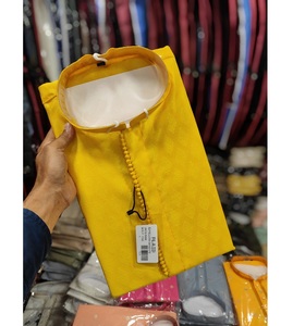 Kurta en jacquard de soie douce de qualité pour hommes conçu avec de beaux motifs et de la brillance pour le fournisseur indien de Festival Wear - Product Image 4