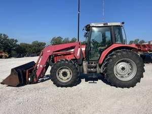 Tractor Massey Ferguson 5445 de 2006: Rendimiento Comprobado con Potencia Versátil - Product Image 3
