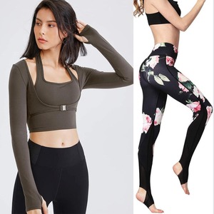 Haut de yoga solide de qualité supérieure avec leggings de compression à étriers sublimés-Ensemble élégant et fonctionnel pour l'entraînement quotidien - Product Image 5