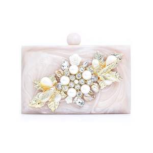 Pochette en résine transparente pour femmes à la mode pochette en résine colorée avec finition faite à la main pochette en résine à bas prix - Product Image 2