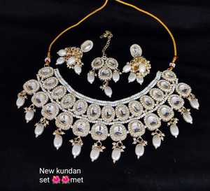 Nouveau Design Plaqué Or Perle Verte Traditionnelle & Kundan Collier Clouté Ensemble de Bijoux pour Femme - Product Image 5