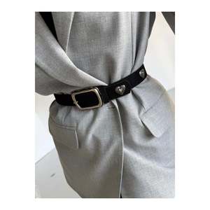 Cinturón de mujer de gamuza con hebilla cuadrada y accesorio de corazón, para pantalón, chaqueta, camisa, vestido - Negro-Ennegrecido - Product Image 4