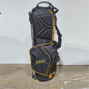 กระเป๋ากอล์ฟ Alpha Phi Alpha Fraternity Inc. กระเป๋ากอล์ฟ ALPHA สีดำและสีทองโบราณ - Product Image 3
