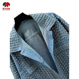 Veste en jean pour femmes conçue pour la mode moderne avec du denim de haute qualité et une tenue durable - Product Image 2
