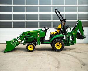 Tractor de un solo eje John Deere 1025R con retroexcavadora y cortacésped, motor Cummins de 22 HP, usado, con bomba de motor y caja de cambios para informes. - Product Image 6