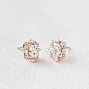 Nouvelles boucles d'oreilles en diamant élégantes et luxueuses pour femmes, pièce de bijouterie charmante à prix abordable - Product Image 1