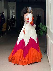 สวมใส่ชุดเรยอนที่มี Gamthi และ Gota patti ทำงานผู้ผลิต lehenga choli เป็นครั้งคราวจาก surat ในอัตราที่ต่ำที่สุด - Product Image 6