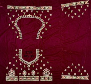 Boda perfecta lehenga choli con bordado pesado en terciopelo - Product Image 6
