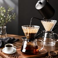 Filtre à café en verre en forme de nuage avec entonnoir, design minimaliste