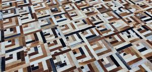 พรมหนังวัวสีน้ำตาลธรรมชาติและสีขาว งานแฮนด์เมด ตกแต่งด้วยหนังแท้แบบแฮร์ออน เหมาะสำหรับบ้านและสำนักงาน - Product Image 5