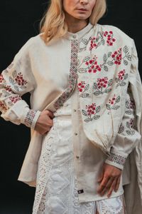 Blusa de lino informal Patrón blanco y negro tradicional Vyshyvanka Bordado Tela de popelina Ropa popular de verano Método de tejido - Product Image 2