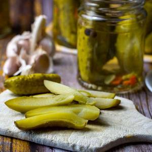 Approvisionnement en gros cornichon cornichon bon marché prix bébé concombre cornichons délicieux concombre mariné dans un bocal ou une boîte en verre à tambour - Product Image 2