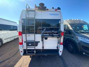 Winnebago T-r-a-v-a-t-o 59GL d'occasion 2023 prêt à être vendu - Product Image 5