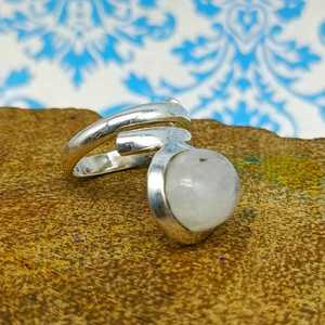 Bagues en argent fin dernier cri avec cabochon en pierre de lune arc-en-ciel de forme ovale bijoux en diamant pour mariages et fêtes - Product Image 3