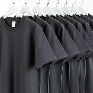 เสื้อยืดคอกลมผ้าฝ้ายพิมพ์ลายโลโก้ทรงหลวมขนาดพลัสไซส์ - Product Image 1