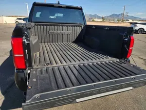 Imprístino limpio 2024 To-yota Tacoma Vehículo - Product Image 2