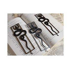 Marcapáginas de metal de gran venta con diseños antiguos intrincados, ideales para coleccionistas de libros y regalos - Product Image 4