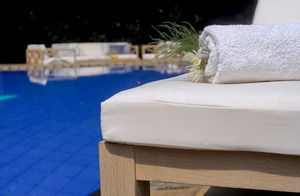 Mobilier moderne Chaises longues de plage en teck avec coussin imperméable Chaises longues - Product Image 2