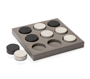 Tic tac toe en marbre blanc, cadeau parfait pour un anniversaire, jeu d'intérieur avec revêtement doré pour les jeux de société des enfants et de la famille - Product Image 1