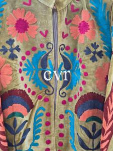 Abrigo Ecológico Uzbeko Bordado para Mujer, Abrigo de Lujo Hecho a Mano con Terciopelo Suzani, Estilo Boho para Fiestas de Invierno - Product Image 2