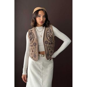 เสื้อกั๊กผ้าลูกฟูกปักลาย Topshow - Product Image 1