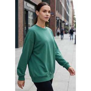 Tommylife Toptan Sudadera básica oversize de cuello redondo para mujer en verde marino - 97053 - Negro - Product Image 1