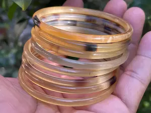 Brazaletes de cuerno natural hechos a mano para mujer, para uso diario y moda étnica a precio asequible, brazaletes de cuerno de primera calidad. - Product Image 4