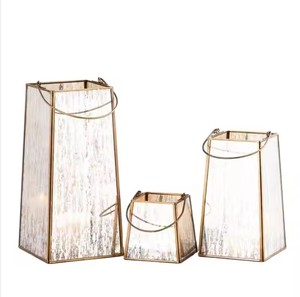 Juego de 3 Faroles Decorativos de Vidrio y Metal Antiguos de Alta Calidad para Uso Ocasional en el Hogar con Asa - Product Image 1