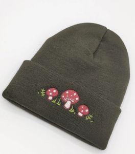 Gorro de Punto con Bordado de Hongo Cálido y Ajuste Cómodo y Duradero, Gorro de Punto con Bordado Moderno - Product Image 1