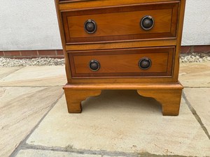 Traditional Solid Wood Nightstand with 3 Drawers Antique Design Bedroom Furniture <b>Side</b> <b>Table</b> - Product Image 4