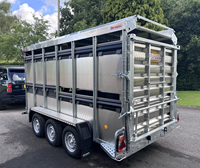 Achetez une remorque à trois essieux Eurostock 12' 336S de qualité pour le transport de bétail avec système de plateau pliable, prête à être expédiée