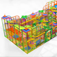 Aire de jeux intérieure Premium 128m2 avec piscine Softplay pour jouer et s'amuser!