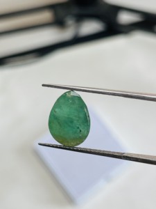 Esmeralda Natural de Zambia, Corte Pera, 5.44 Quilates, Piedra Preciosa de Buena Calidad, Lustre, Color Verde Bonito, Pulido Perfecto para Cualquier Joyería - Product Image 3