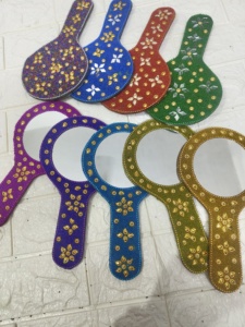 Miroir de poche décoratif multicolore pour mariage Haldi Mehndi Sangeet Cadeaux de retour Diwali Raksha Bandhan Puja Favors for Ladies - Product Image 2