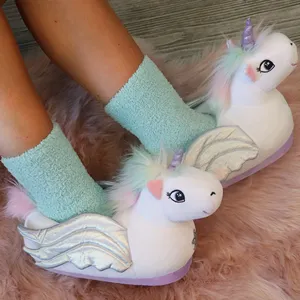 Pegasus SLOFFIES Talla Única para Niños, Pantuflas de Unicornio para el Hogar - Product Image 3