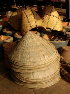 Sombrero cónico hecho a mano de Vietnam símbolo de la herencia y la tradición vietnamitas - Product Image 3