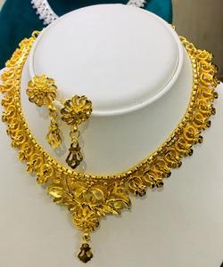 Ensemble de bijoux de mode vintage plaqué or 18 carats matériau en cuivre-collier boucles d'oreilles bracelets peignes broches - Product Image 1