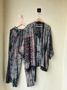 Tie Dye Soie Kimono Pyjama Ensemble À La Main Robe Élégante Bohème Salon Porter Pyjama Ensemble Cadeau D'anniversaire Pour Elle Robe De Soie Avec Pantalon - Product Image 6