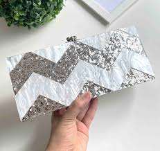 Bolso de Mano de Resina Hecho a Mano con Diseño de Color Único, Elegante Bolso de Mano de Resina con Textura Suave de Primera Calidad - Product Image 4