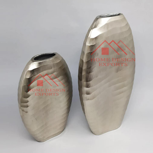 Jarrón adecuado para el hogar y hoteles Exclusivo diseño elegante Piso Jarrones de aluminio Artesanía Mesas fundidas de aluminio Macetas - Product Image 4