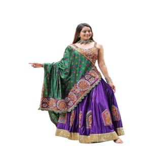 Nuevo Superhit totalmente cosido Faux Georgette Bandhani estampado Lehenga Choli trabajo de bordado exclusivo para la temporada de fiesta de invierno indio - Product Image 1