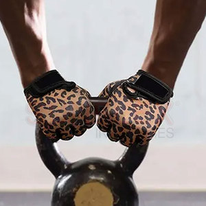 Guantes de Cuero de Medio Dedo al por Mayor con Logotipo Personalizado, Antideslizantes, Impermeables, Último Diseño para Levantamiento de Pesas, Servicio OEM para Uso en Gimnasios - Product Image 3