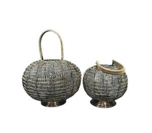 Linterna de alambre de hierro recubierta de polvo de hierro de forma redondeada de lujo para decoración de suelo diseño moderno al por mayor y la mejor calidad - Product Image 1